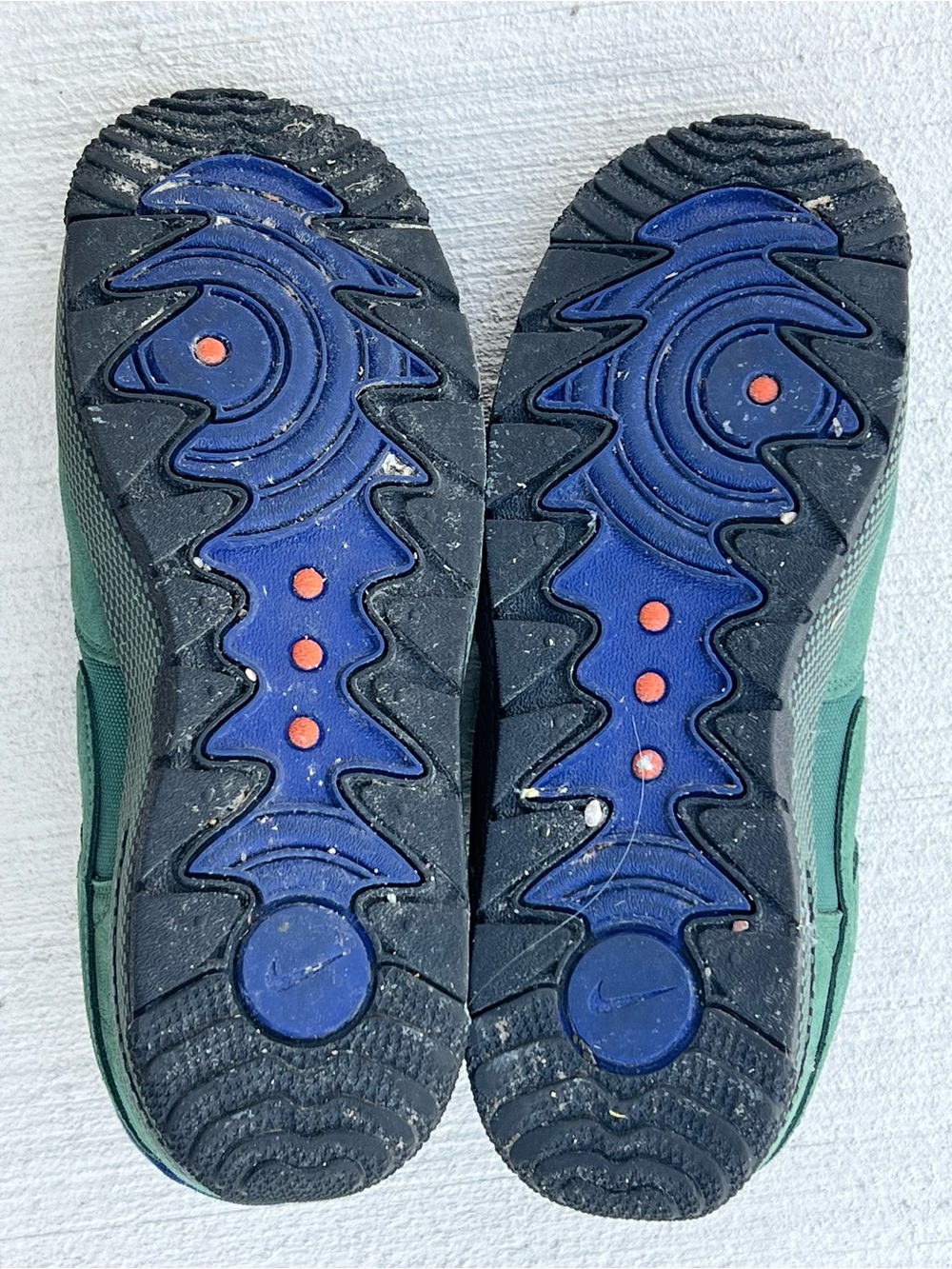 Nike Women’s Green and Blue Low-Top Sneakers - Picture 3 of 7